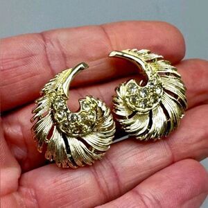 Vintage Lisner GT Clear Rhinestone Feather Clip On Earrings 1" EUC Looks New